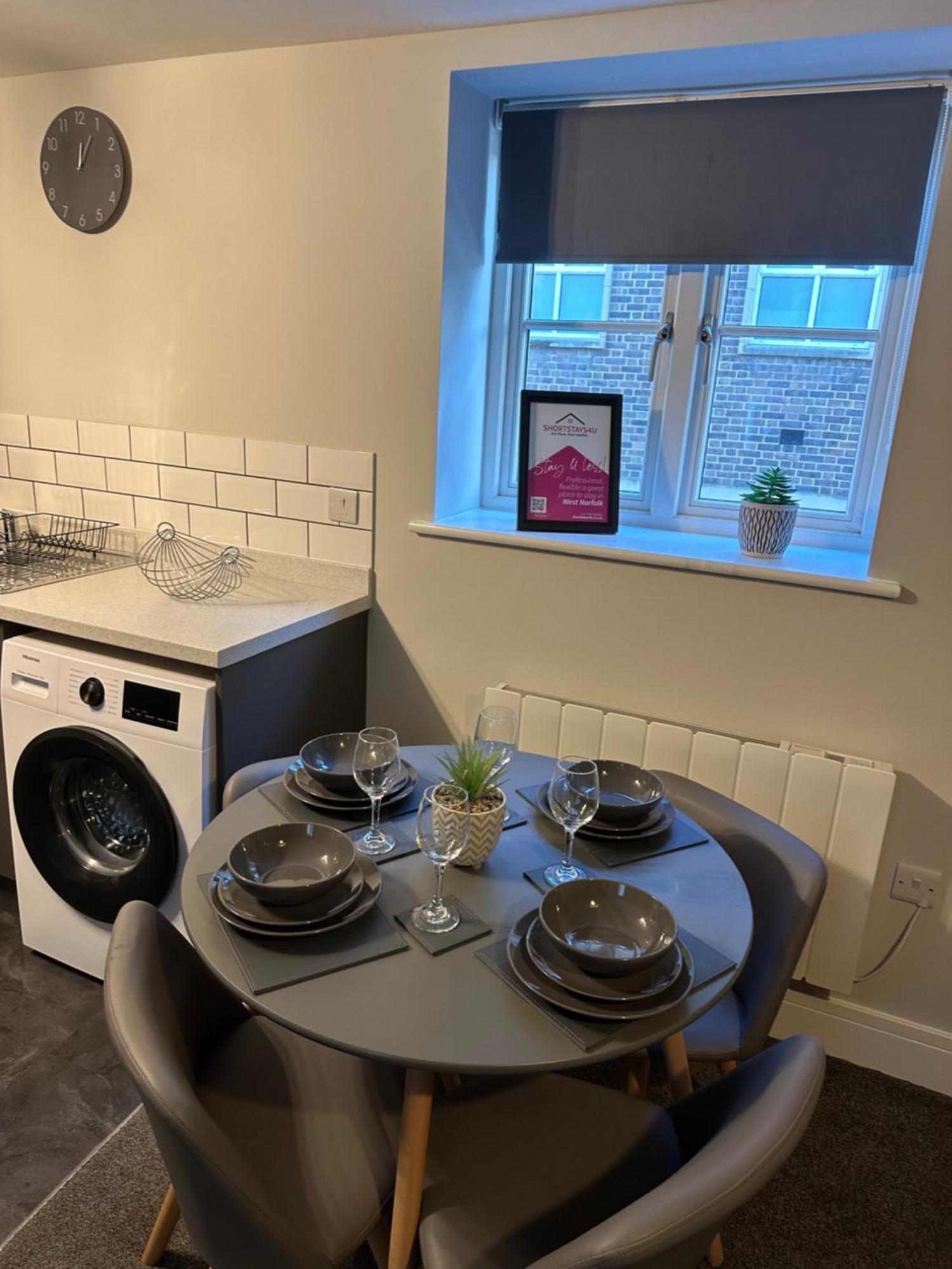 Maple House - 2 Bedroom House With Free Parking In Town By Shortstays4U King's Lynn Exteriör bild